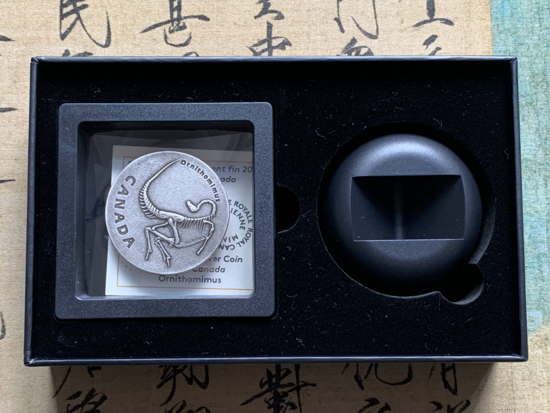 《竞宝斋》第66场-本周日，周一2场连拍（全场不限金额包邮） 2017年加拿大远古恐龙化石仿古银币原包装