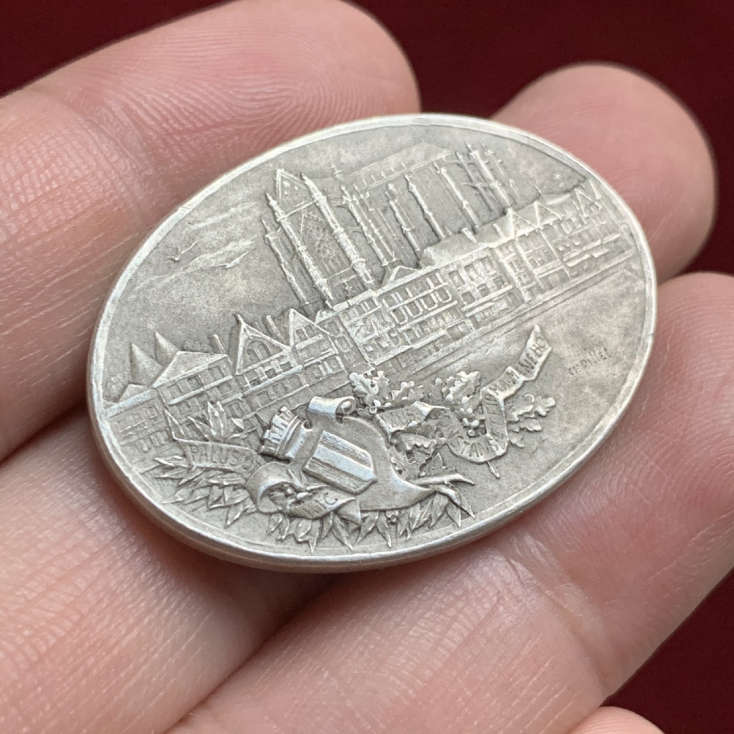 《竞宝斋》第66场-本周日，周一2场连拍（全场不限金额包邮） 原味好品 法国1835年椭圆形 银章 20克重 正面田园风光 背面城市景观   属实难觅