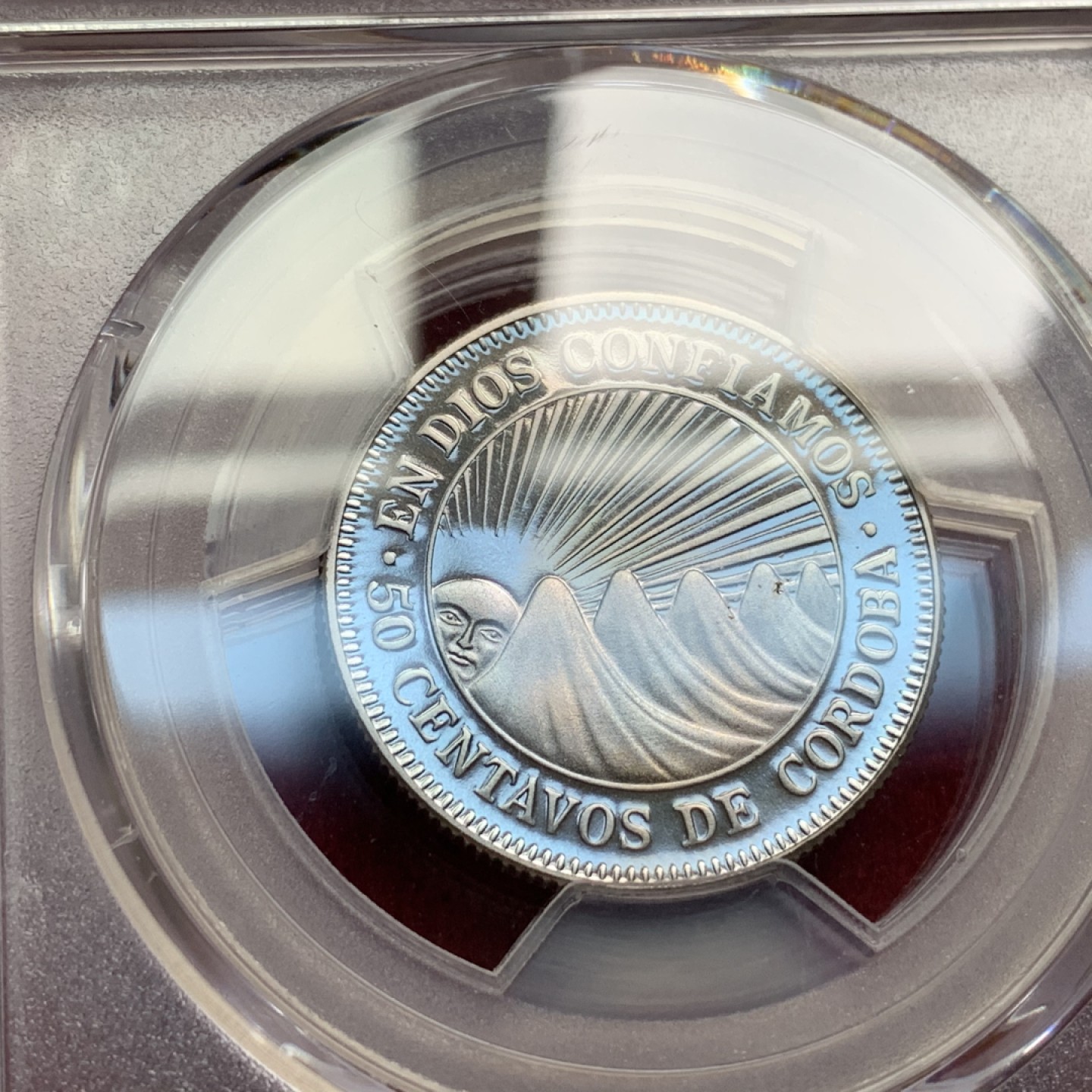 《竞宝斋》第66场-本周日，周一2场连拍（全场不限金额包邮） PCGS-PR67-68DCAM 尼加拉瓜 1972年 精制套币5枚 极高分 顶级品相！原盒和2张证书齐全 钱币表面有淡彩 美洲钱币经典的太阳脸和山峰