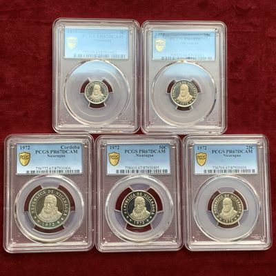 《竞宝斋》第66场-本周日，周一2场连拍（全场不限金额包邮） - PCGS-PR67-68DCAM 尼加拉瓜 1972年 精制套币5枚 极高分 顶级品相！原盒和2张证书齐全 钱币表面有淡彩 美洲钱币经典的太阳脸和山峰