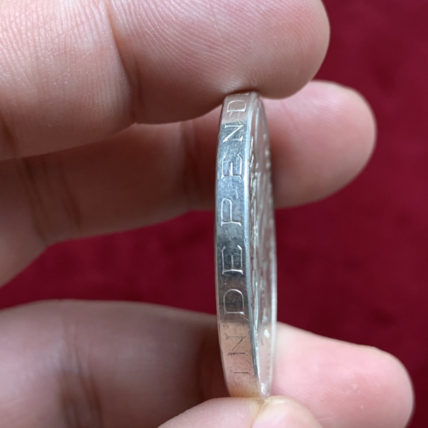 《竞宝斋》第66场-本周日，周一2场连拍（全场不限金额包邮） 墨西哥 1984年 1盎司 胜利女神 999纯银 银币 字边加厚 胜利女神银币的少见年份 全新完美品相 转光耀眼 不多见的年份