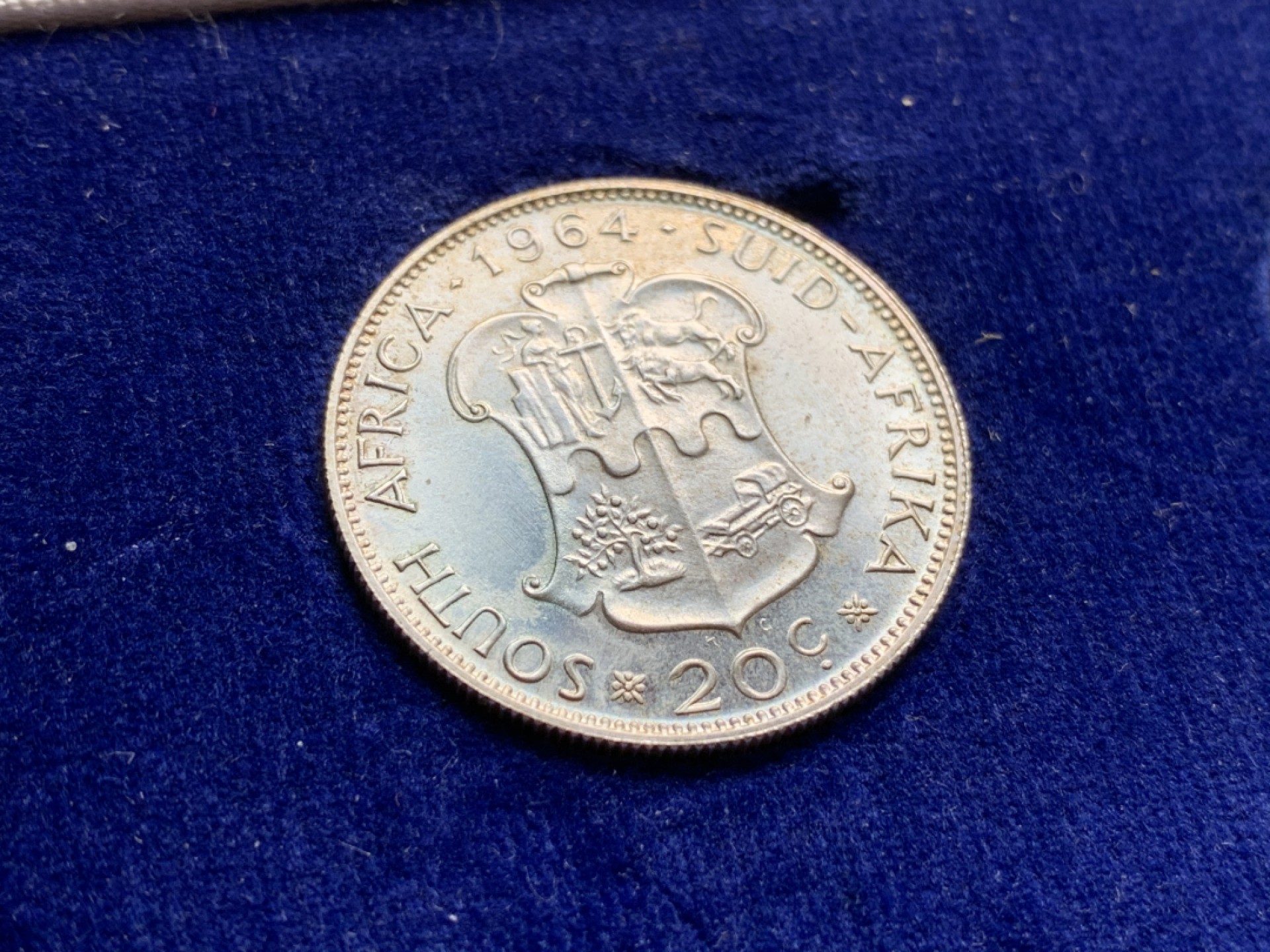 《竞宝斋》第66场-本周日，周一2场连拍（全场不限金额包邮） MS+PL 南非 1964年 吕贝克精制套币 原盒原装 自然氧化 币的品相特别棒，高分状态，镜面底板光芒耀眼，盒子也有完好的保存状态