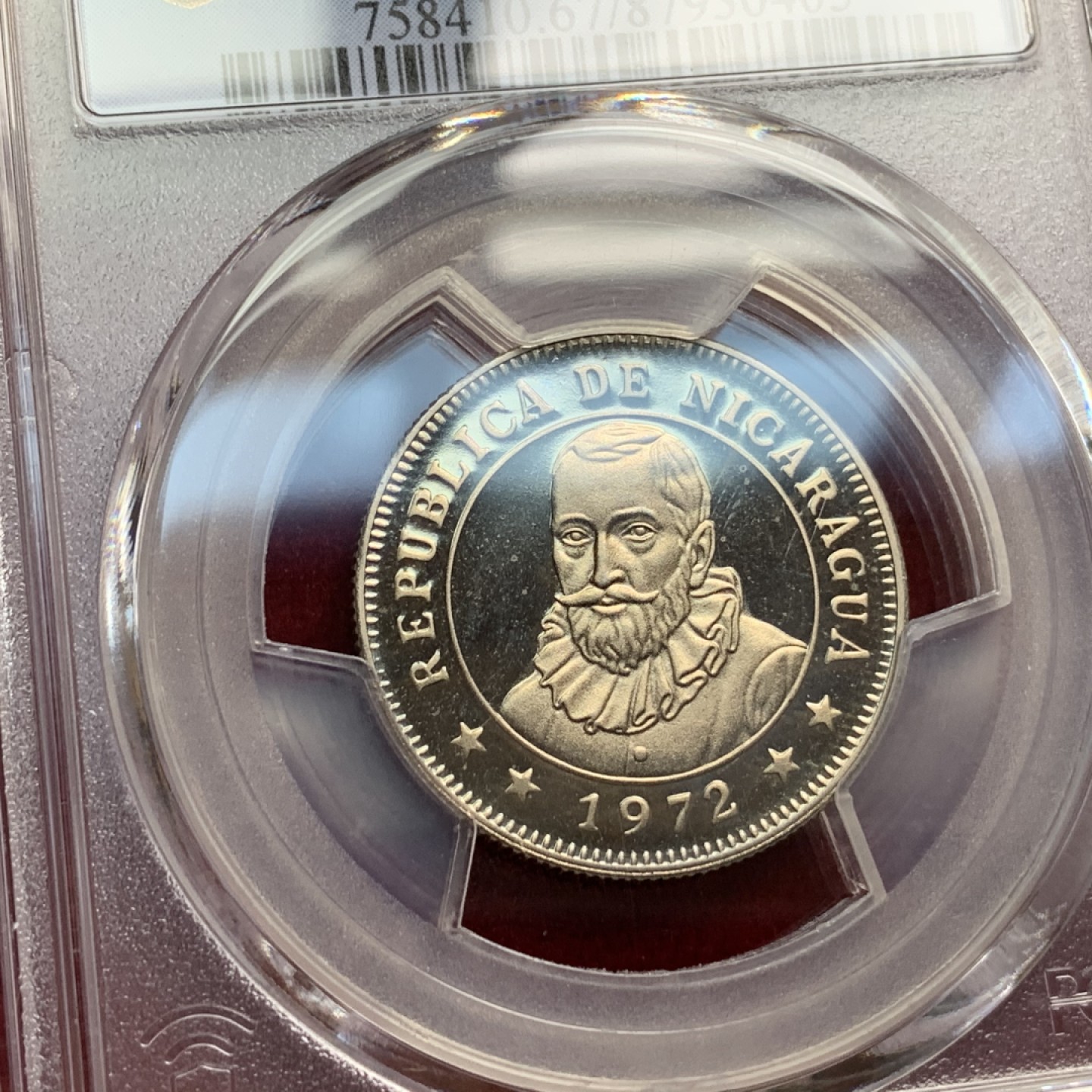 《竞宝斋》第66场-本周日，周一2场连拍（全场不限金额包邮） PCGS-PR67-68DCAM 尼加拉瓜 1972年 精制套币5枚 极高分 顶级品相！原盒和2张证书齐全 钱币表面有淡彩 美洲钱币经典的太阳脸和山峰