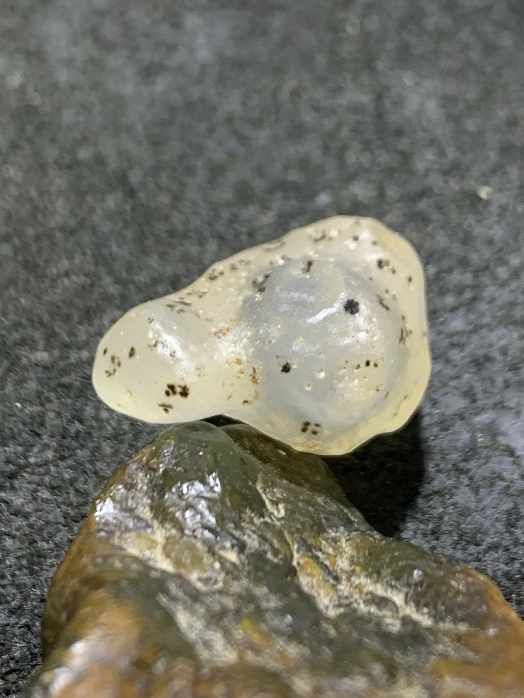 放福利！精美天然戈壁黑糖心玛瑙小原石一颗，