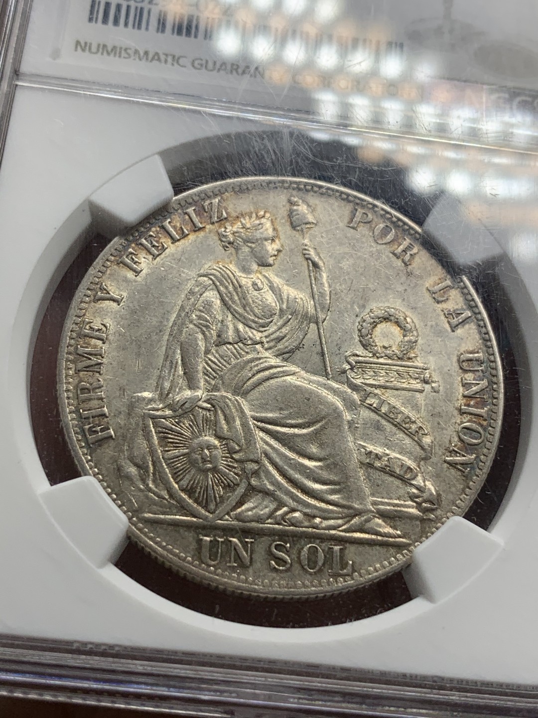 《竞宝斋》第66场-本周日，周一2场连拍（全场不限金额包邮） NGC-AU58 秘鲁 1889年 1索尔 坐人 银币 早期高银版 原味包浆 