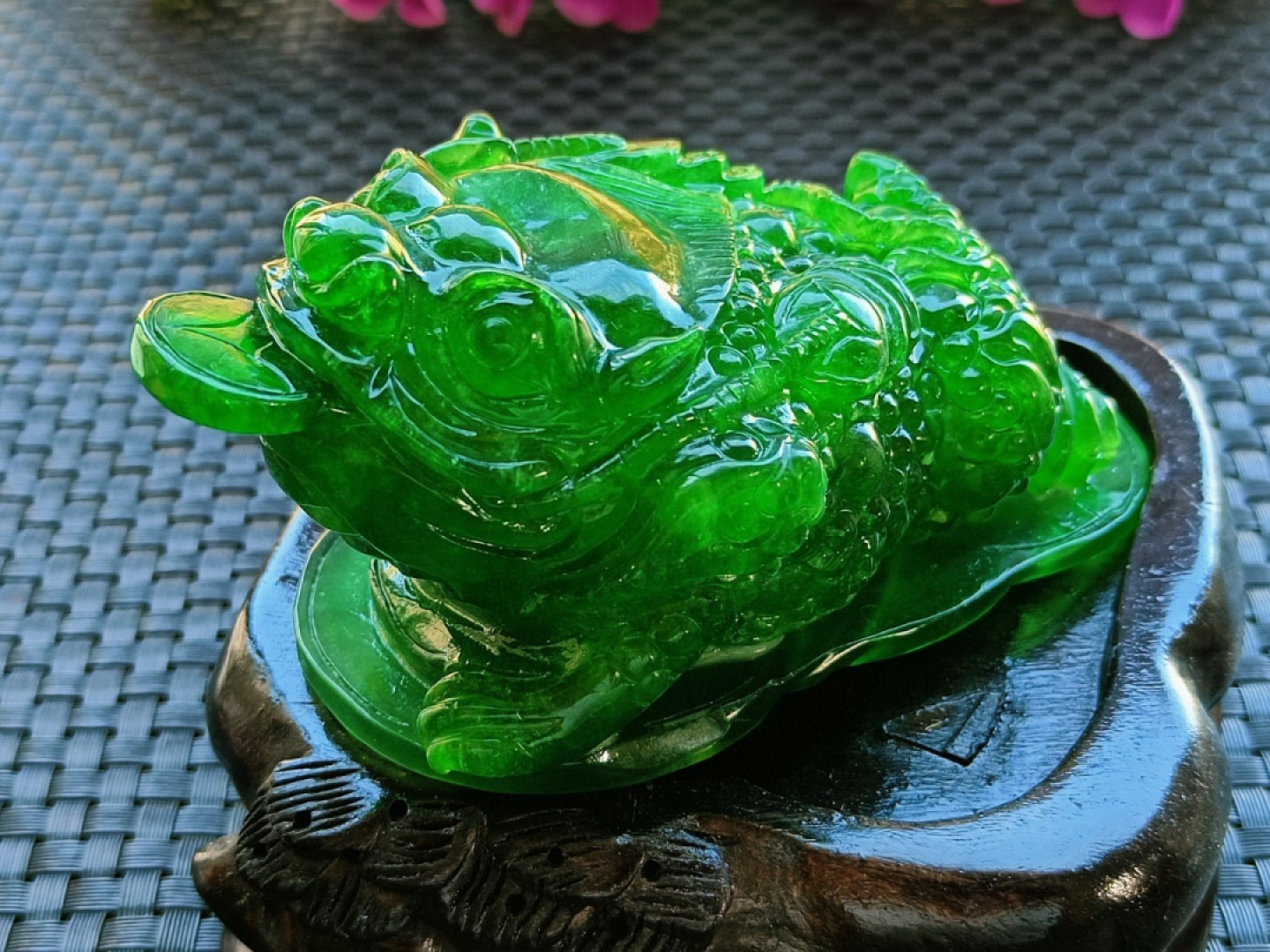 龙石种帝王绿翡翠金蟾摆件