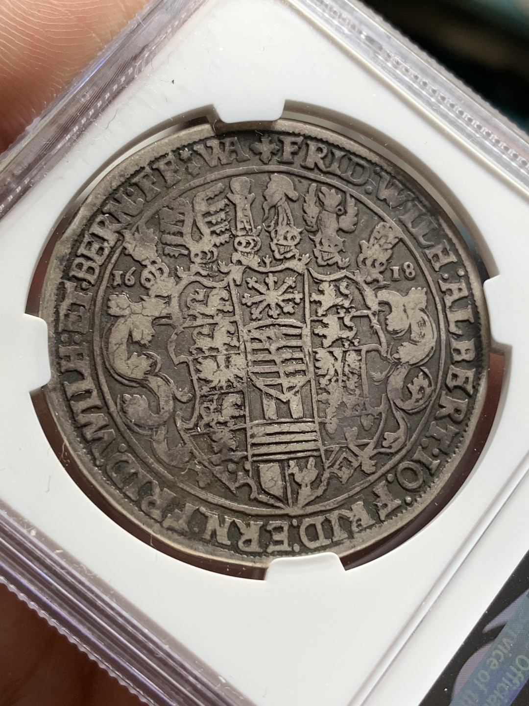 《竞宝斋》第66场-本周日，周一2场连拍（全场不限金额包邮） 第三名 NGC-VG10 德国萨克森 1618年约翰恩斯特和的七兄弟 大泰勒银币 此款外拍就没见过低于300欧的 入盒有分的也没见过