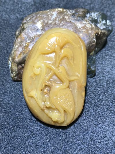 天然新疆鸡油黄新疆三彩玉一路连升(吊坠,把件)一个， - 天然新疆鸡油黄新疆三彩玉一路连升(吊坠,把件)一个，