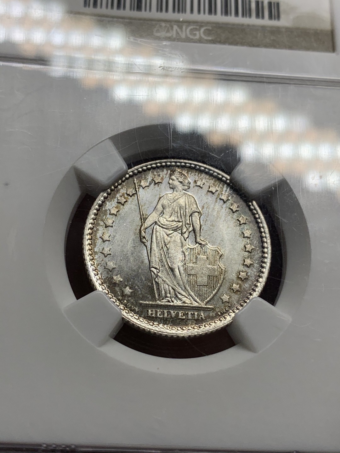 《竞宝斋》第66场-本周日，周一2场连拍（全场不限金额包邮） 冠军分 NGC MS67！1928年瑞士1法郎银币 顶极品相 强车轮霜光 双面PL感  非常优雅的赫尔维蒂亚 美！