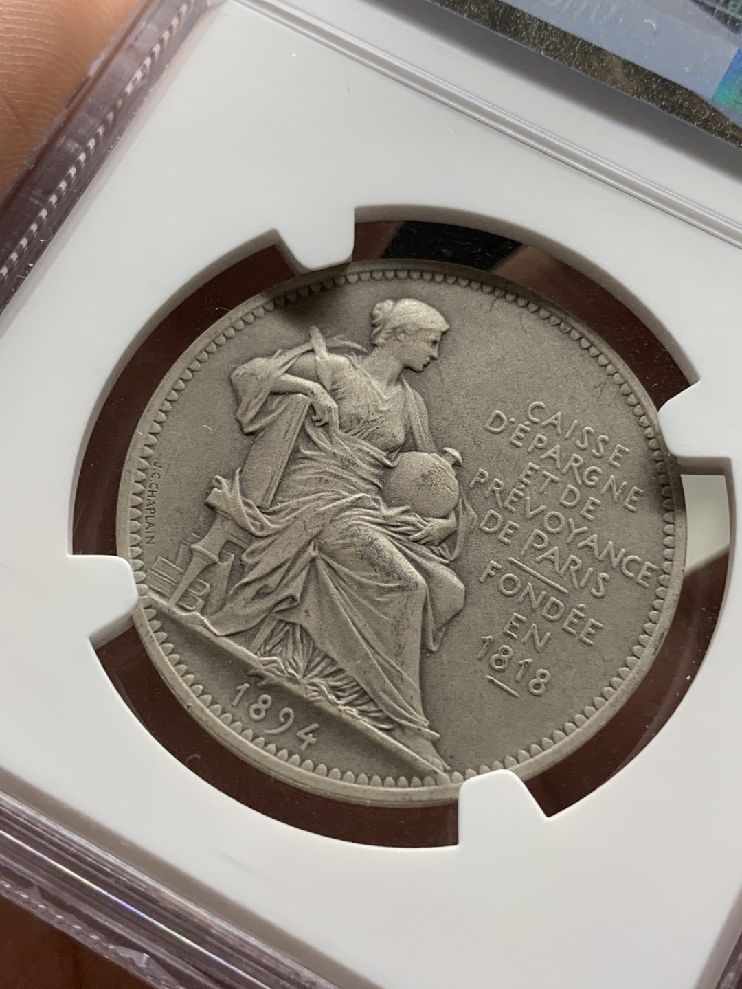 《竞宝斋》第66场-本周日，周一2场连拍（全场不限金额包邮） NGC MS63 1894年法国巴黎储蓄银行，法章大师夏普兰名作。细节状态到位 可收藏的品种