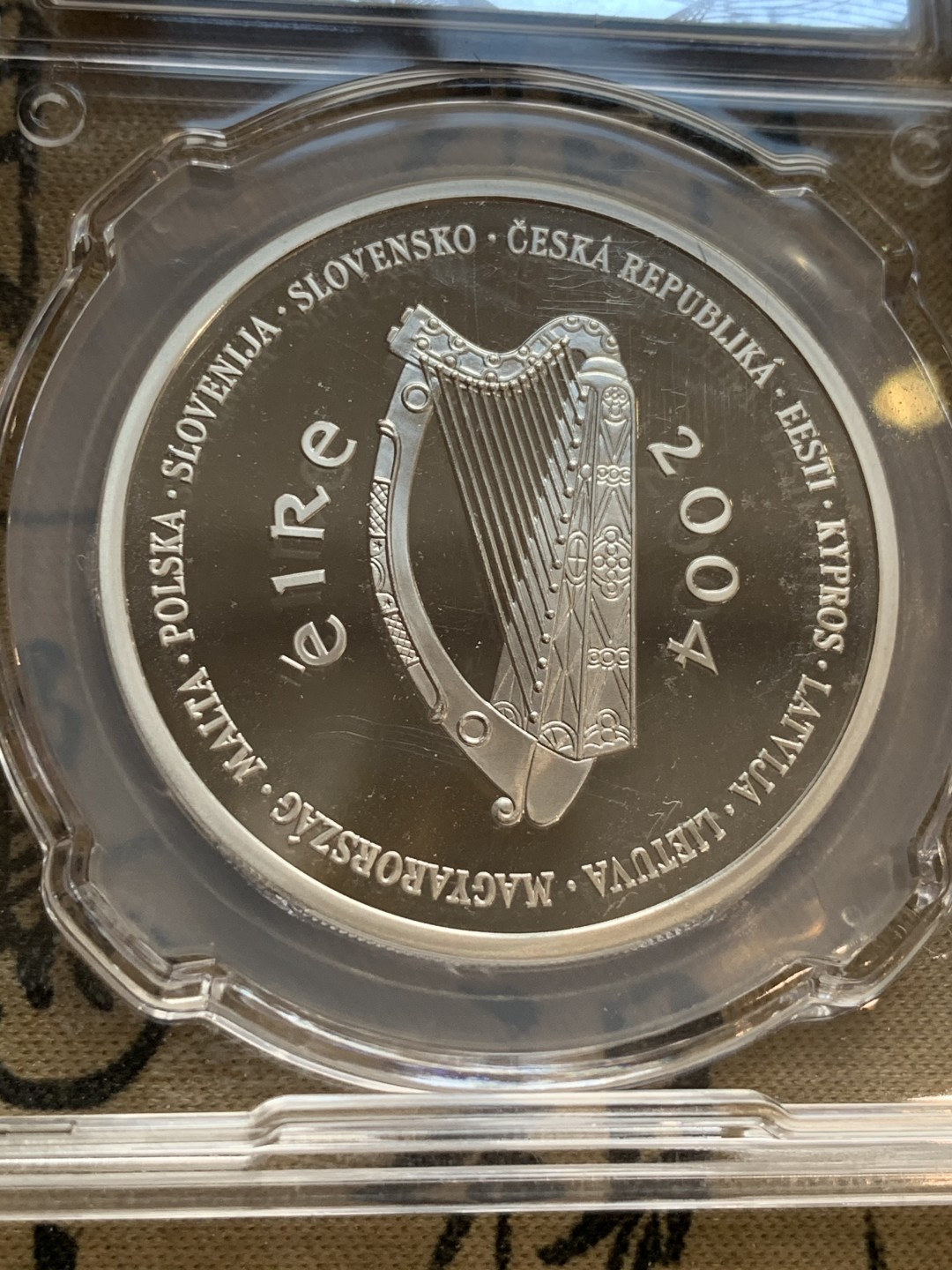 《竞宝斋》第66场-本周日，周一2场连拍（全场不限金额包邮） 2004年爱尔兰信泰评级银币欧盟东扩银币