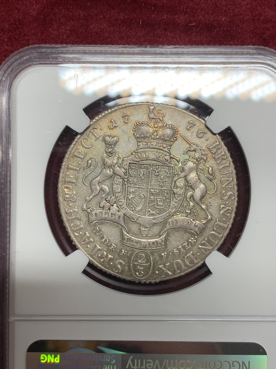 《竞宝斋》第66场-本周日，周一2场连拍（全场不限金额包邮） 冠军分 NGC-XF45 德国不伦瑞克 1776年 乔三 2/3泰勒银币 本身就是稀少品质 能出分还带金彩 可遇不可求啊