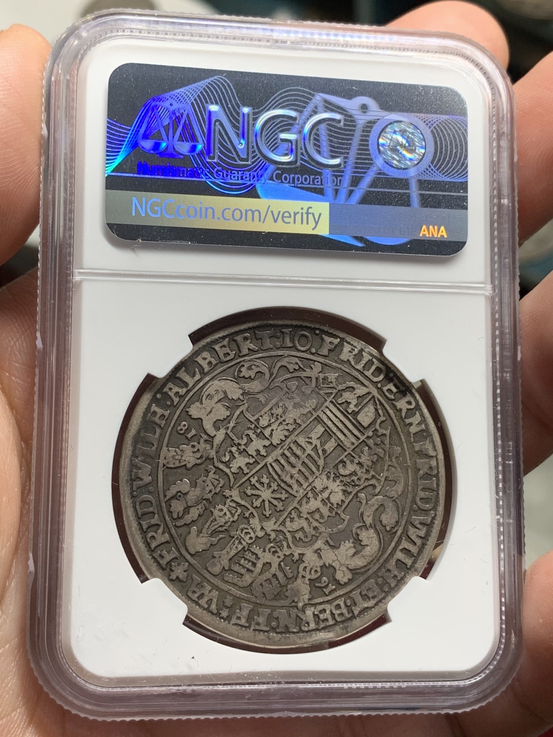 《竞宝斋》第66场-本周日，周一2场连拍（全场不限金额包邮） 第三名 NGC-VG10 德国萨克森 1618年约翰恩斯特和的七兄弟 大泰勒银币 此款外拍就没见过低于300欧的 入盒有分的也没见过