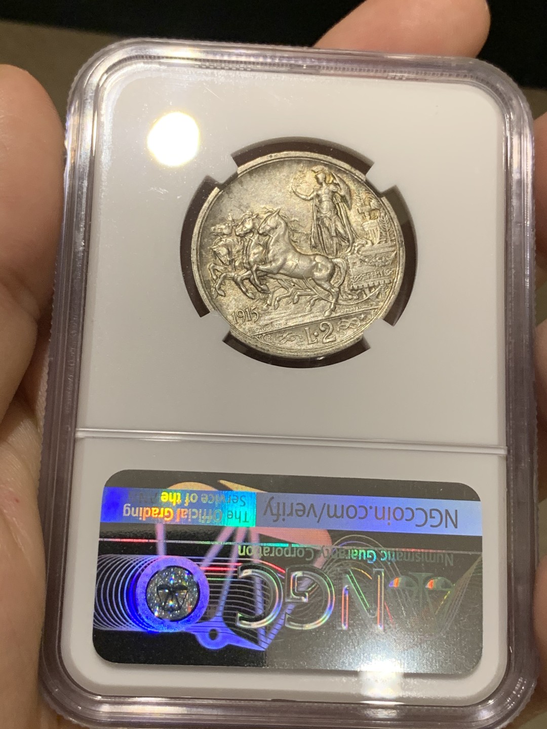 《竞宝斋》第66场-本周日，周一2场连拍（全场不限金额包邮） NGC-MS63 意大利1915年 胜利马车2里拉 银币 这分数就可以终身收藏了