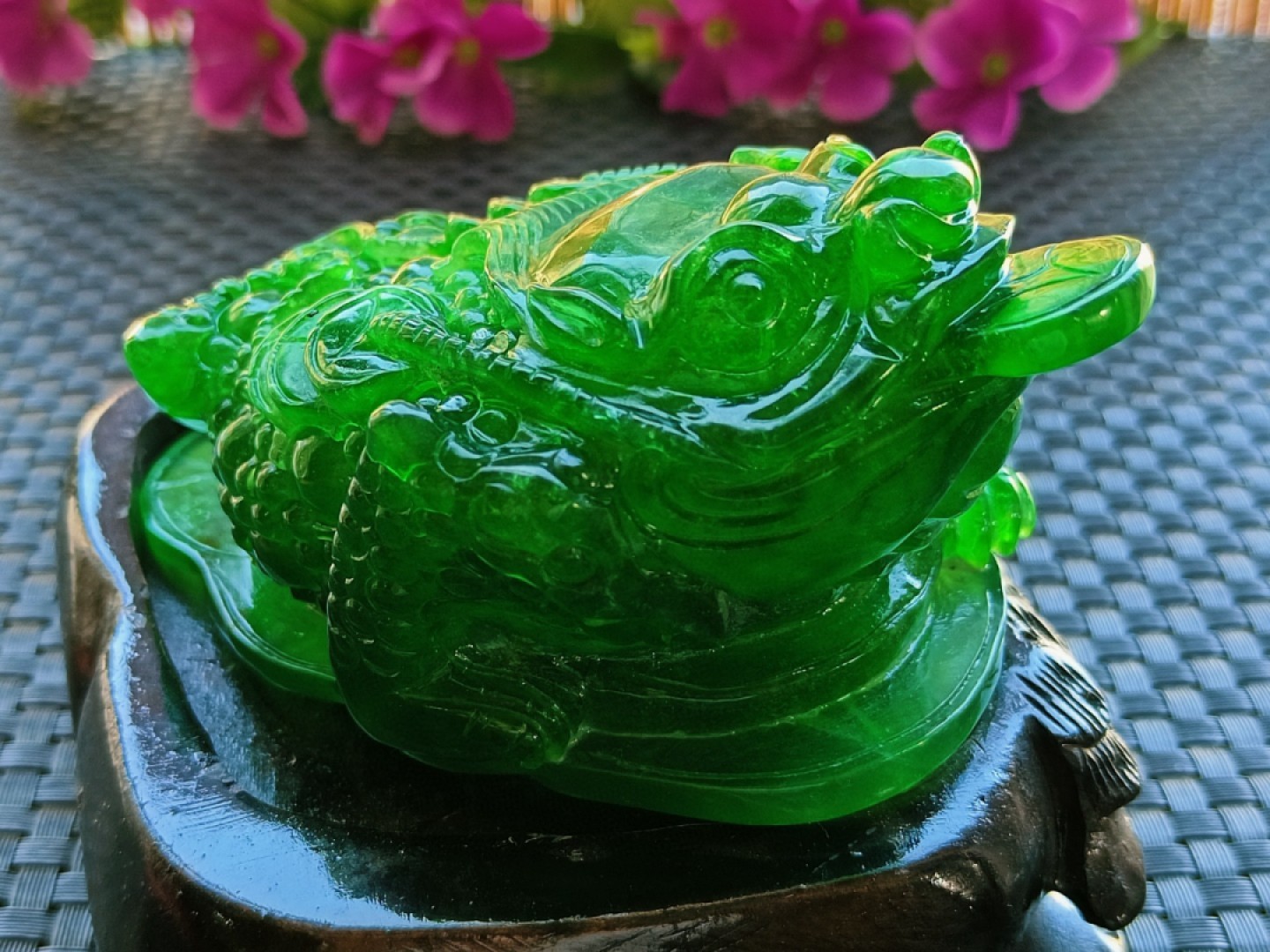 龙石种帝王绿翡翠金蟾摆件