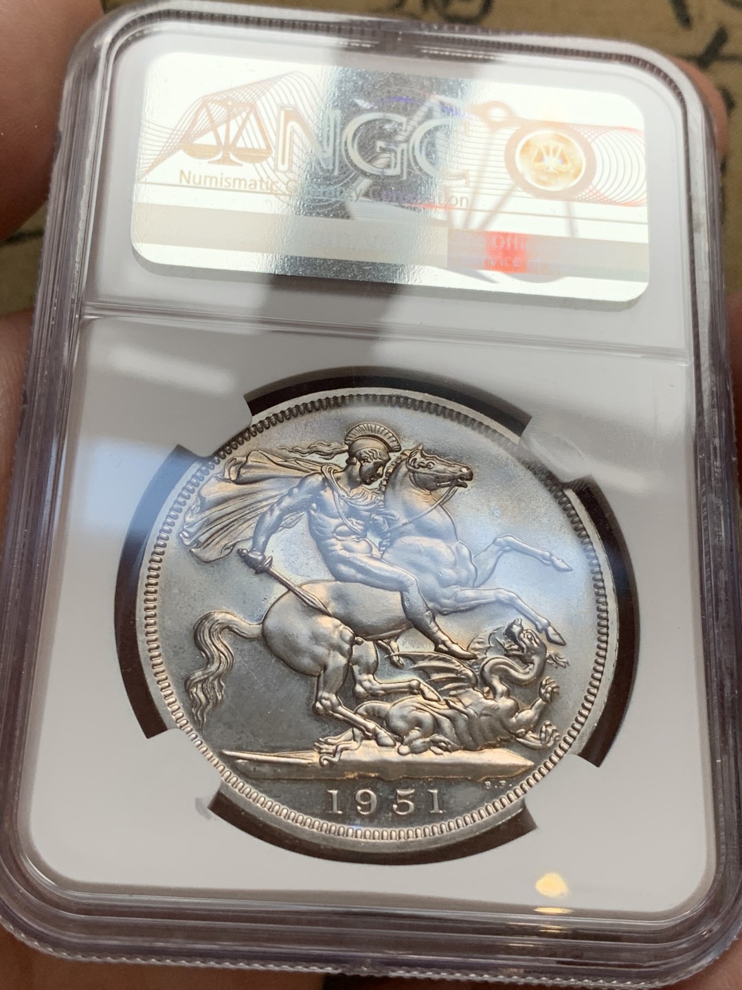 《竞宝斋》第66场-本周日，周一2场连拍（全场不限金额包邮） NGC PL65 英国1951年乔治六世一克朗镍马剑银币  上涨品种 21年12月同分外拍近200美元