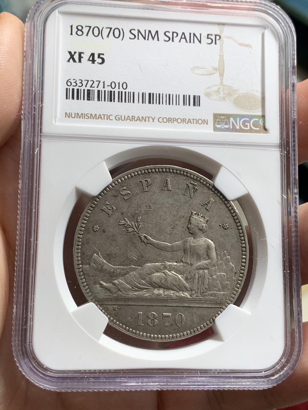 《竞宝斋》第66场-本周日，周一2场连拍（全场不限金额包邮） NGC-XF45 西班牙 1870年 坐人拿花 5比塞塔 双柱 大银币 原味好品 很舒服