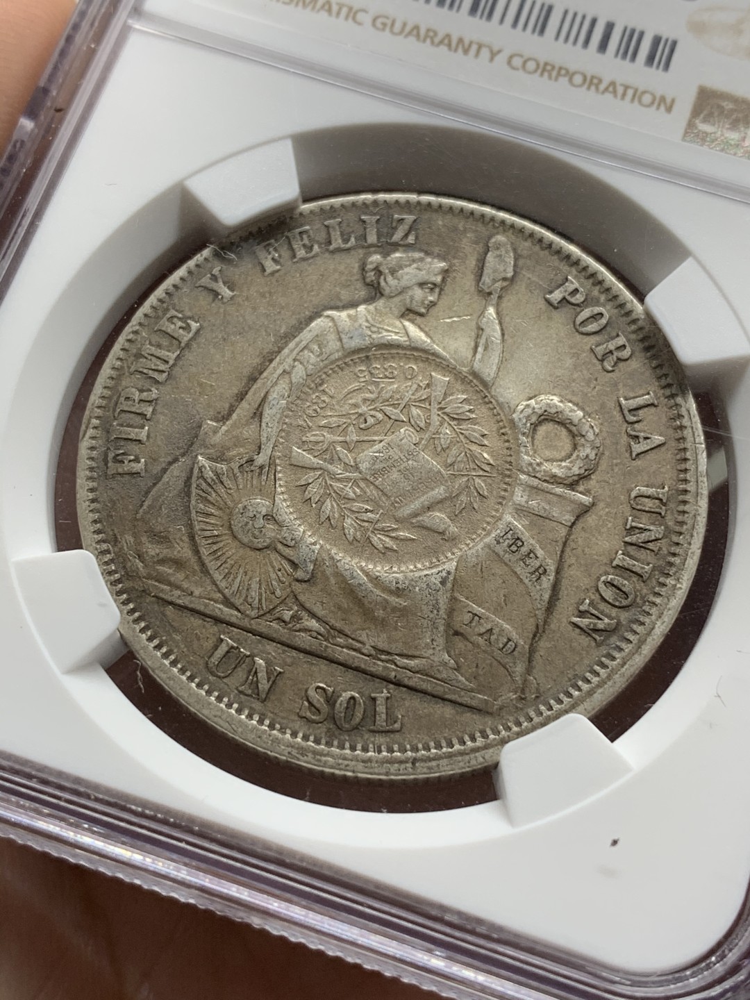 《竞宝斋》第66场-本周日，周一2场连拍（全场不限金额包邮） NGC AU55 危地马拉 加盖秘鲁1894 1比索银币，老包浆原味品