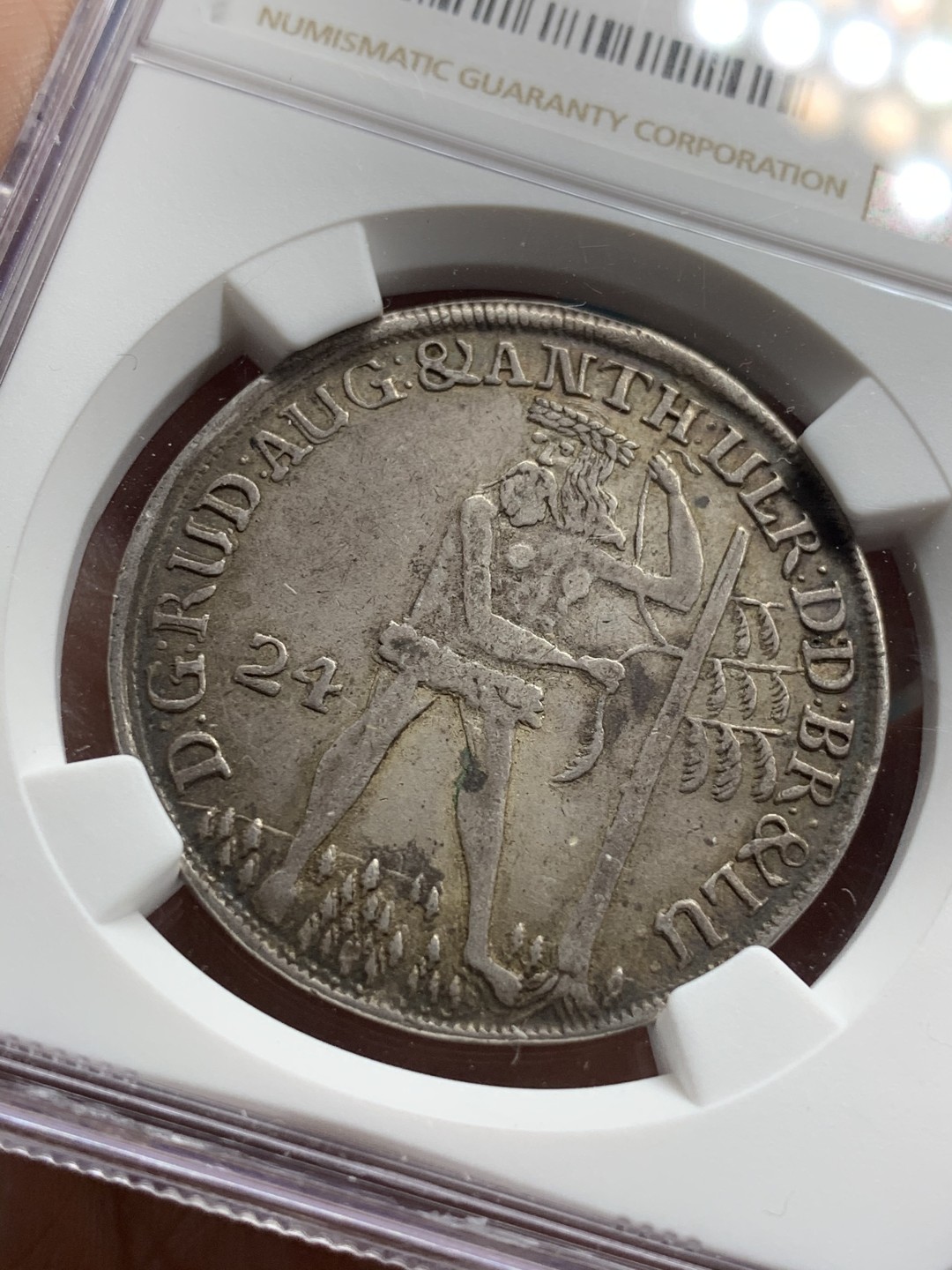 《竞宝斋》第66场-本周日，周一2场连拍（全场不限金额包邮） 第三名 NGC-XF45 德国不伦瑞克 1702年 野人 24M(2/3泰勒) 银币 原味好品 这品种能出分的都是凤毛麟角