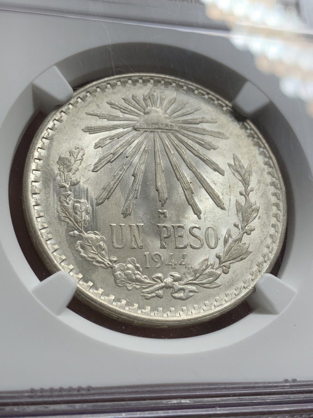 《竞宝斋》第66场-本周日，周一2场连拍（全场不限金额包邮） NGC-MS66 墨西哥 1944-M 墨西哥比索 底板完美 银光熠熠 有镜面效果 难得高分