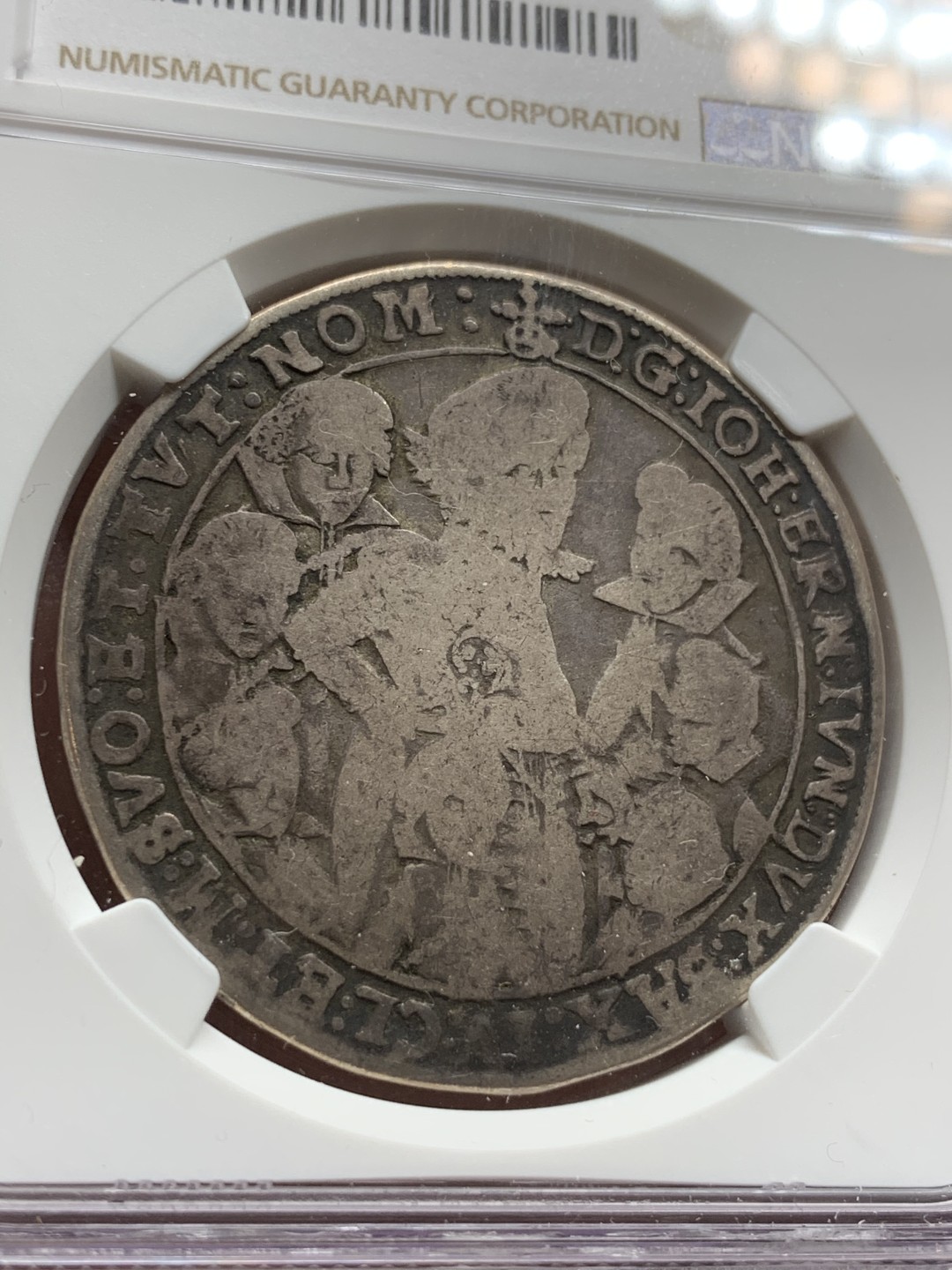 《竞宝斋》第66场-本周日，周一2场连拍（全场不限金额包邮） 第三名 NGC-VG10 德国萨克森 1618年约翰恩斯特和的七兄弟 大泰勒银币 此款外拍就没见过低于300欧的 入盒有分的也没见过