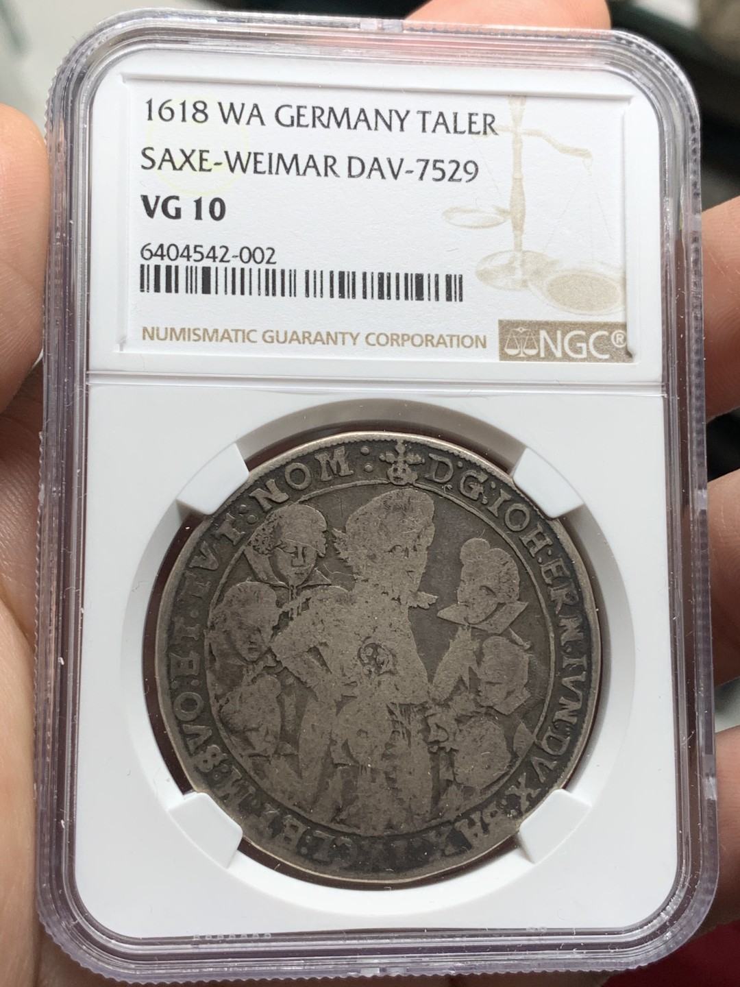 《竞宝斋》第66场-本周日，周一2场连拍（全场不限金额包邮） 第三名 NGC-VG10 德国萨克森 1618年约翰恩斯特和的七兄弟 大泰勒银币 此款外拍就没见过低于300欧的 入盒有分的也没见过