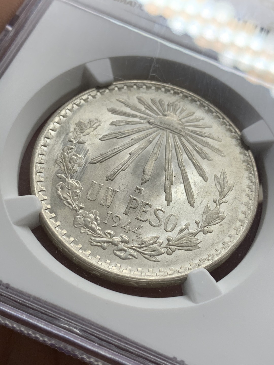 《竞宝斋》第66场-本周日，周一2场连拍（全场不限金额包邮） NGC-MS66 墨西哥 1944-M 墨西哥比索 底板完美 银光熠熠 有镜面效果 难得高分