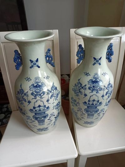 清代豆青釉青花杂宝八仙图大花瓶一对 - 清代豆青釉青花杂宝八仙图大花瓶一对