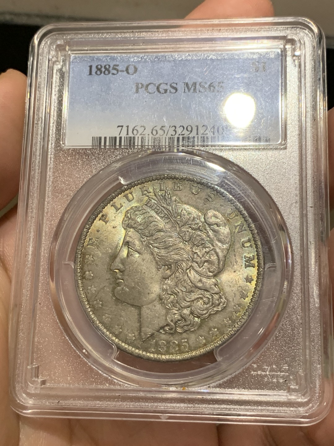 《竞宝斋》第66场-本周日，周一2场连拍（全场不限金额包邮） PCGS MS65 美国1885 摩根五彩银币，双面五彩非常难得，老盒子严评