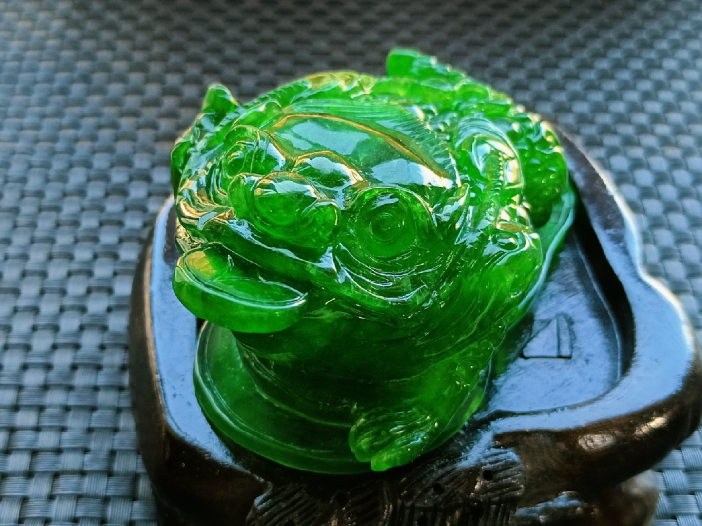 龙石种帝王绿翡翠金蟾摆件