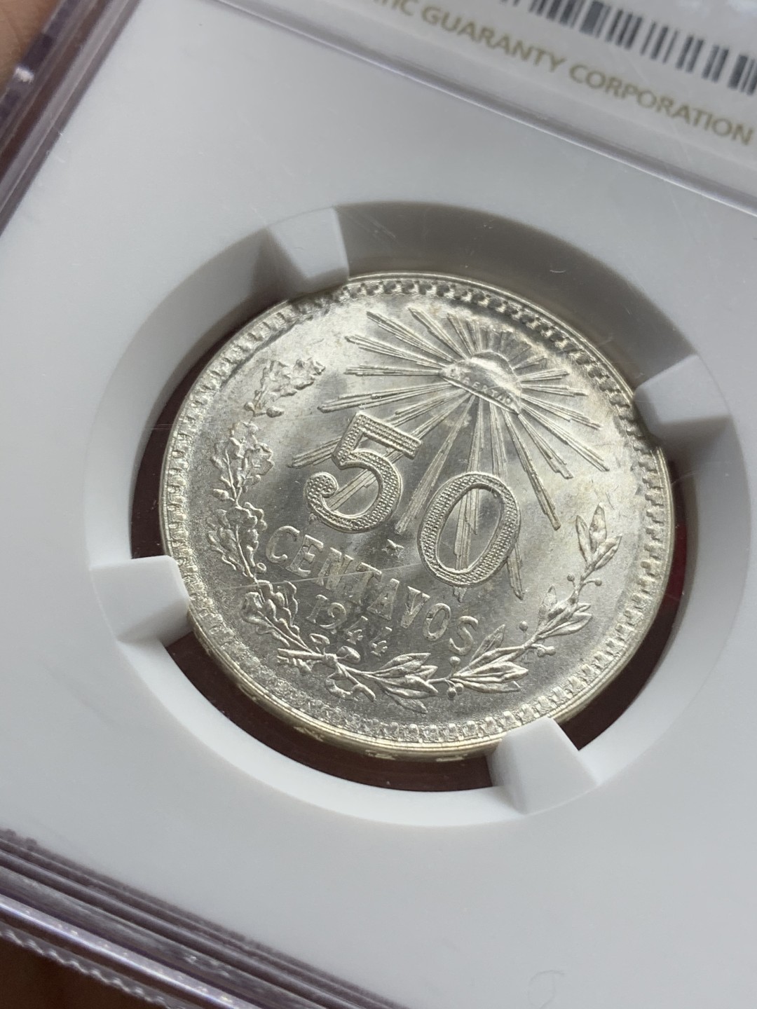 《竞宝斋》第66场-本周日，周一2场连拍（全场不限金额包邮） NGC-MS65 墨西哥 1944-M 墨西哥半比索 底板完好 银光熠熠 有镜面效果