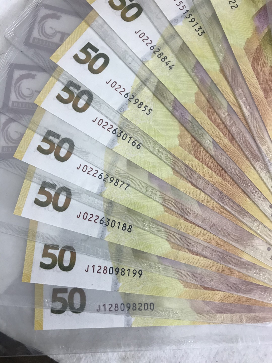 缤纷开心拍477期 黄金钞双尾一套，号码都不错。