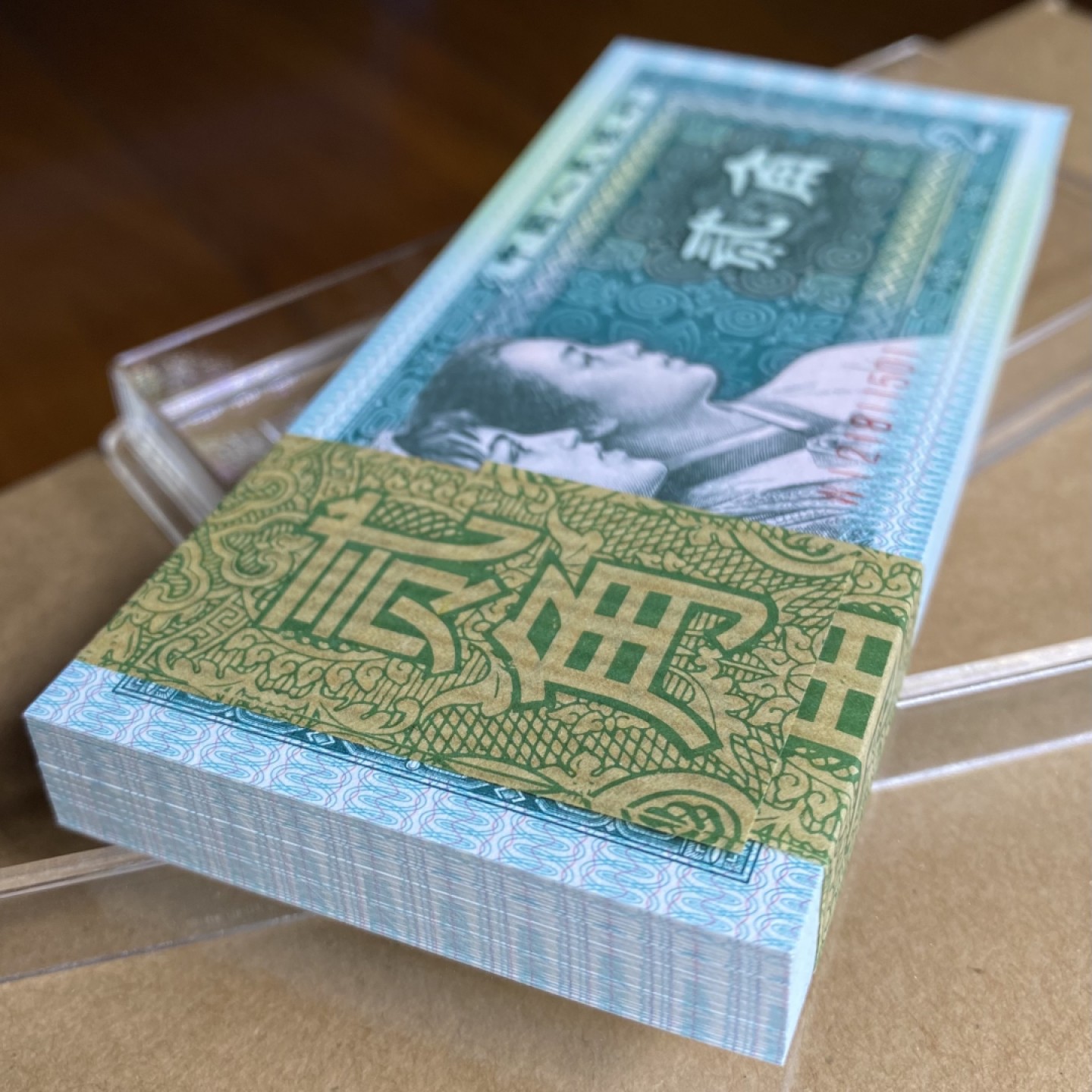 大黄蜂拍卖第57期 8002裸币WI21811501百连，绝品无斑