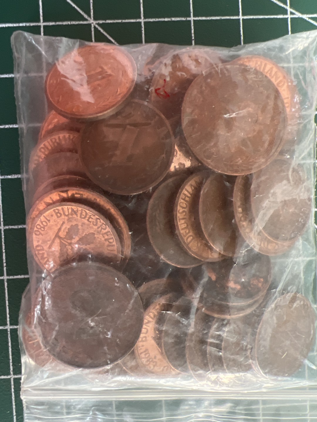 泡泡堂第五场 世界硬币专场，价格美丽（全场20包邮） 德国分币48个打包年份丰富