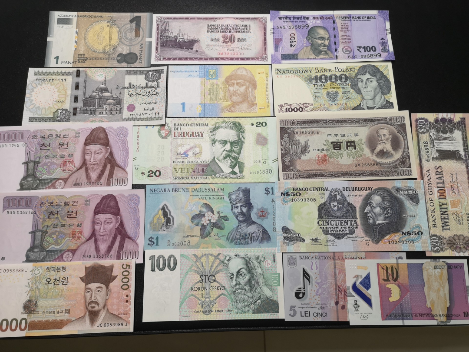 《外钞收藏家》第一百八十四期拍卖 16张纸币 全新UNC