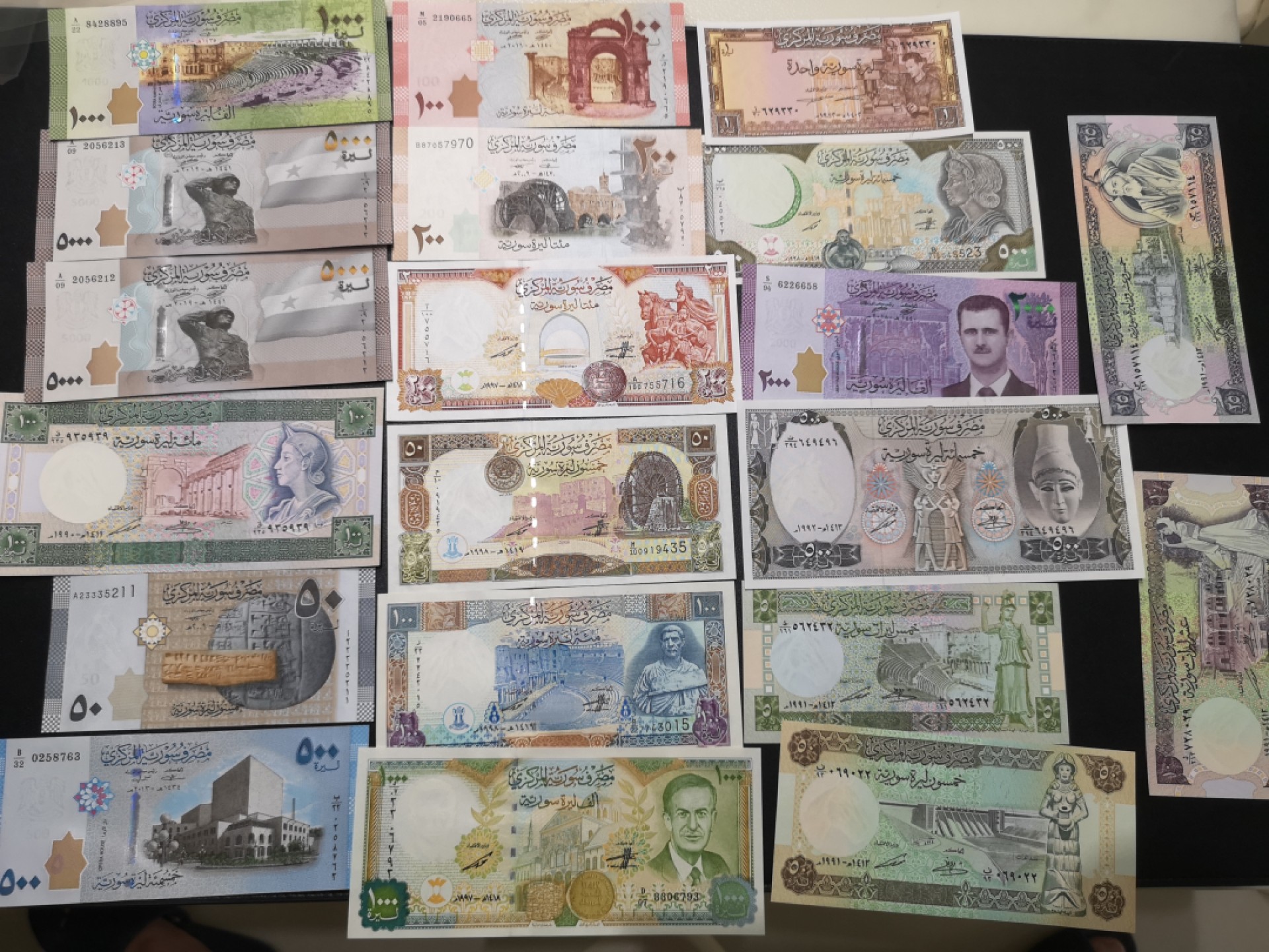 《外钞收藏家》第一百八十四期拍卖 20张纸币 全新UNC