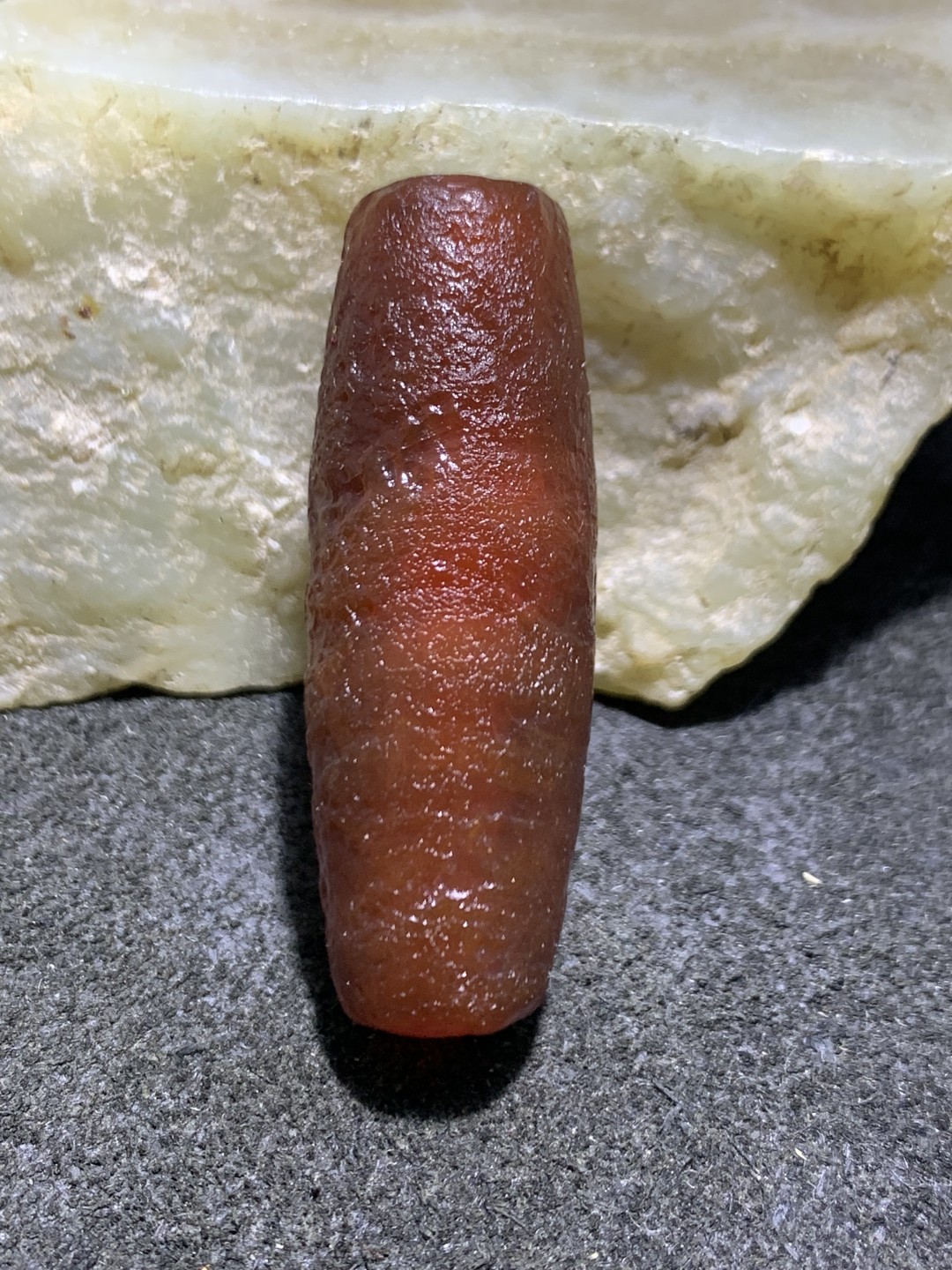 精美酒红色高玉化仿古风化纹玛瑙桶珠一颗 