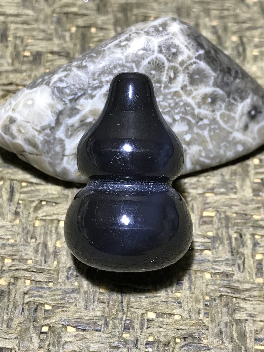 精美天然罕见高玉化蓝玉髓九眼页岩石葫芦一个，