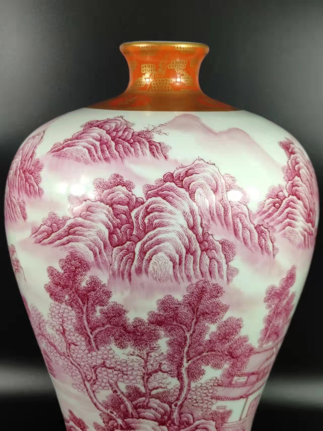 乾隆釉里红“山水人家”描金梅瓶