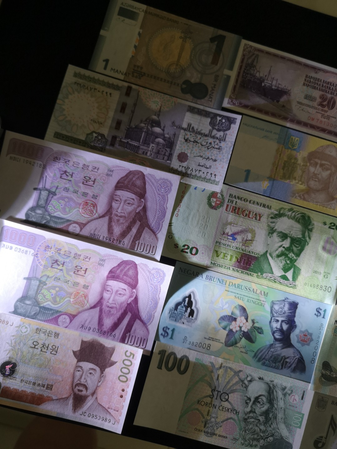 《外钞收藏家》第一百八十四期拍卖 16张纸币 全新UNC