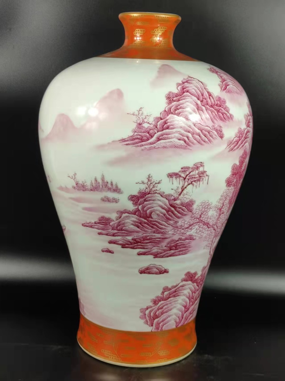 乾隆釉里红“山水人家”描金梅瓶
