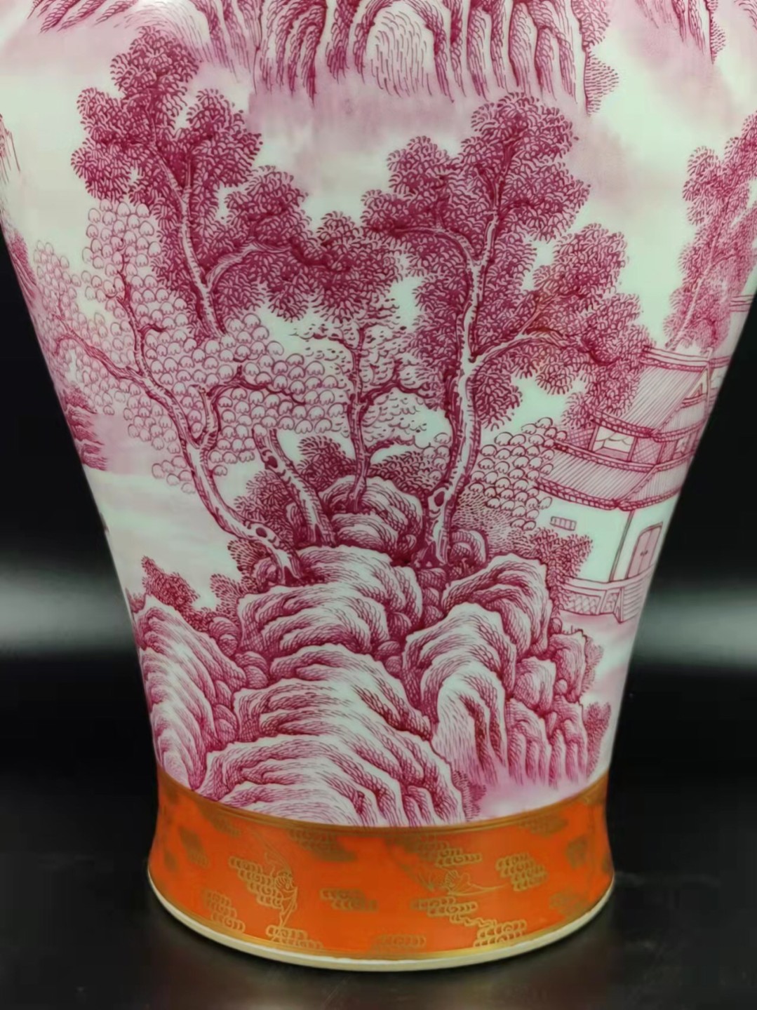 乾隆釉里红“山水人家”描金梅瓶