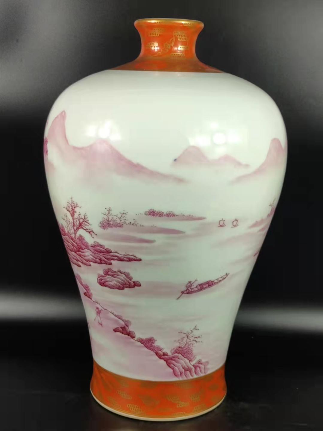 乾隆釉里红“山水人家”描金梅瓶