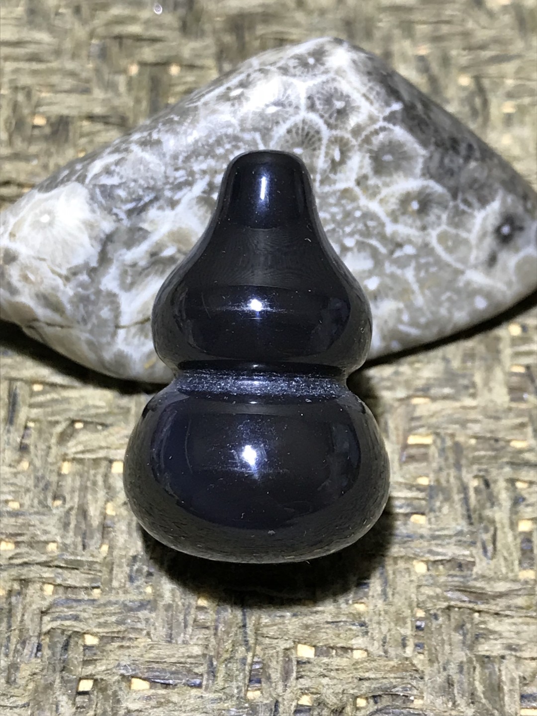 精美天然罕见高玉化蓝玉髓九眼页岩石葫芦一个，