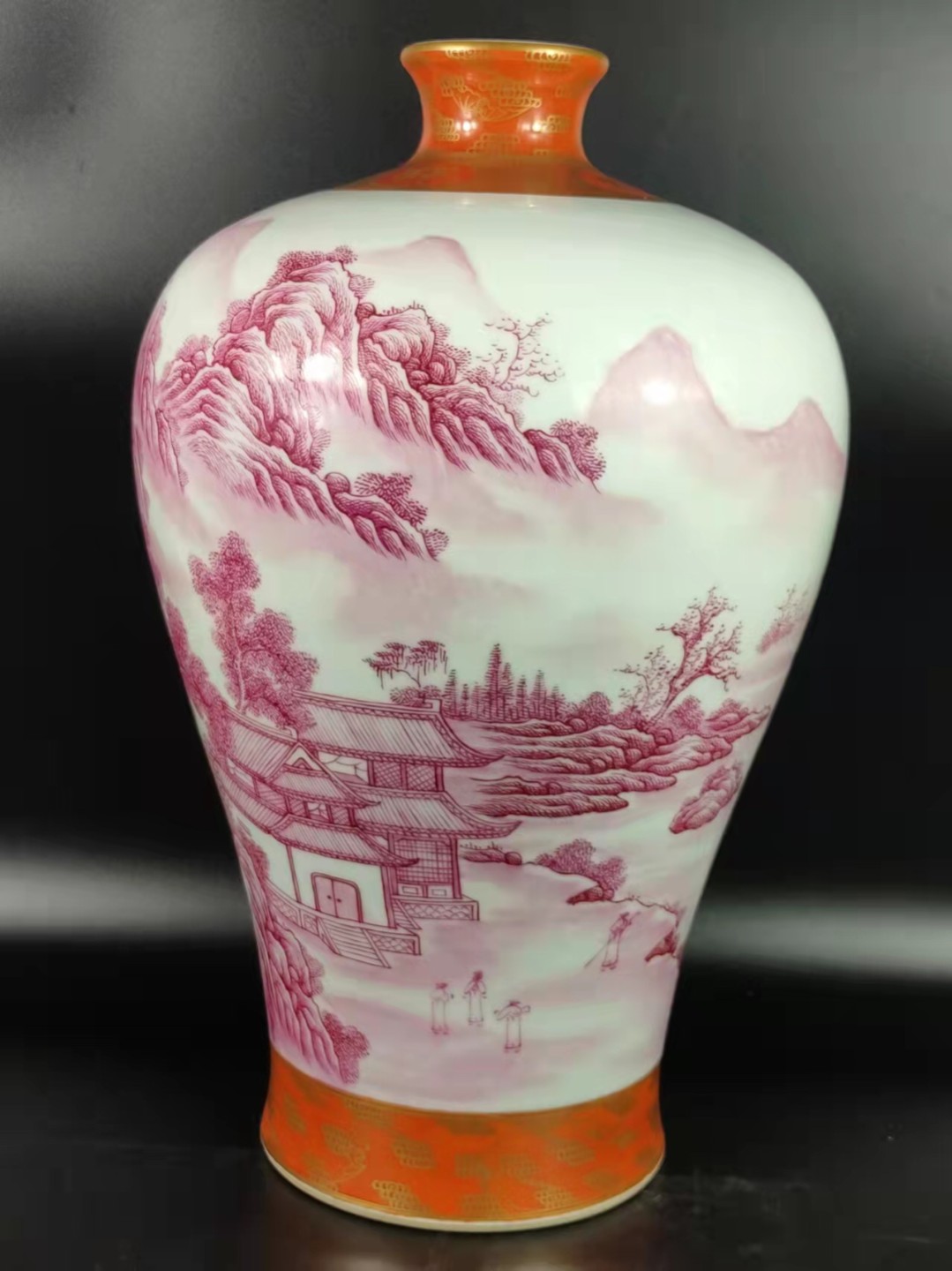 乾隆釉里红“山水人家”描金梅瓶