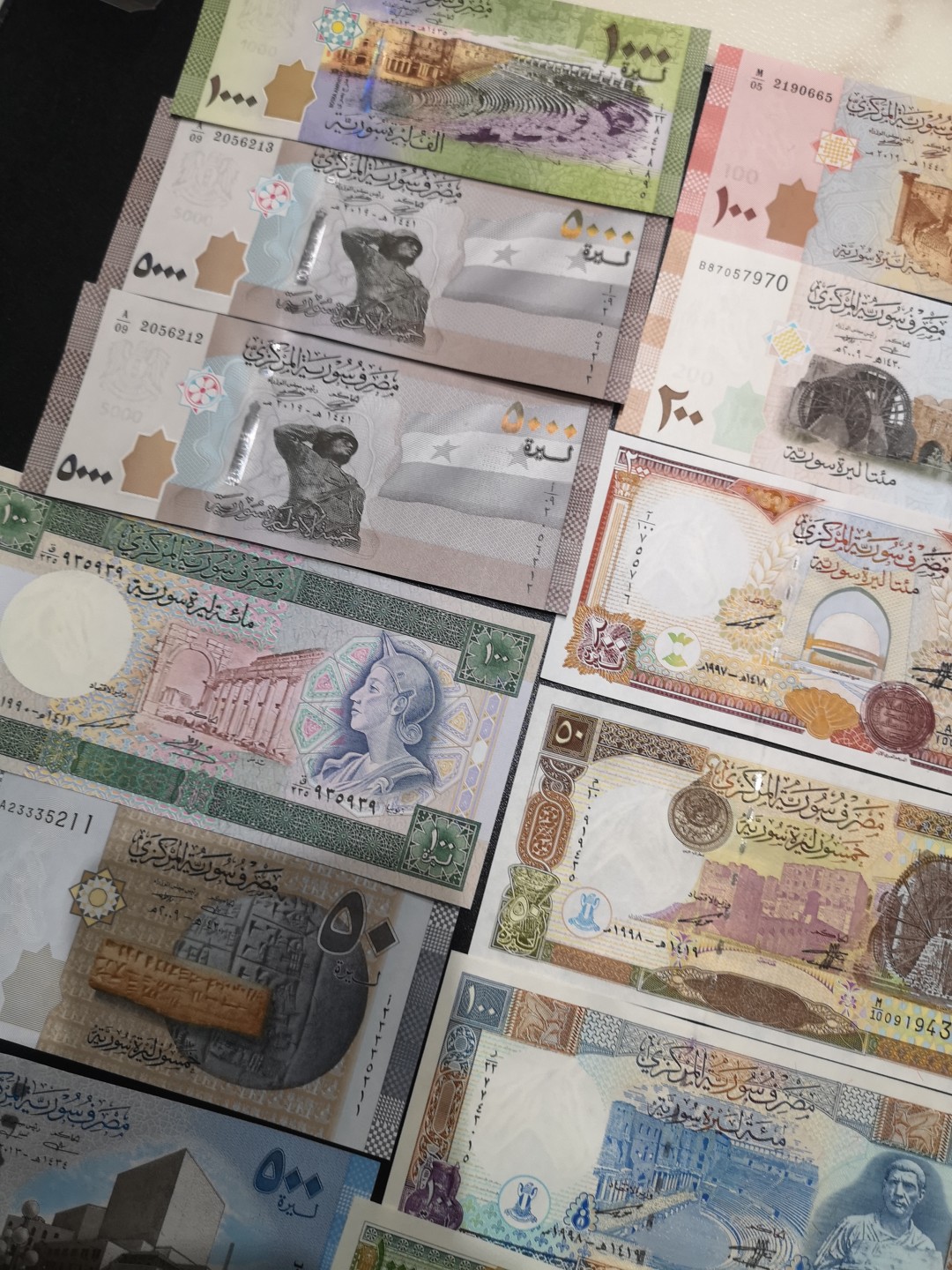 《外钞收藏家》第一百八十四期拍卖 20张纸币 全新UNC