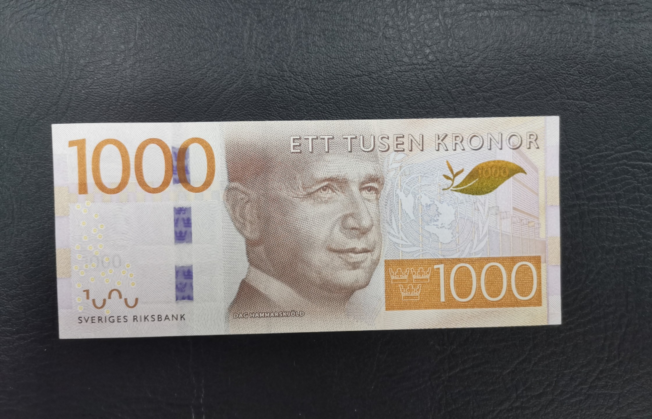 《张总收藏》62期——外币大咖 瑞典1000克朗最大面值AU品相强光下有折痕 2015年