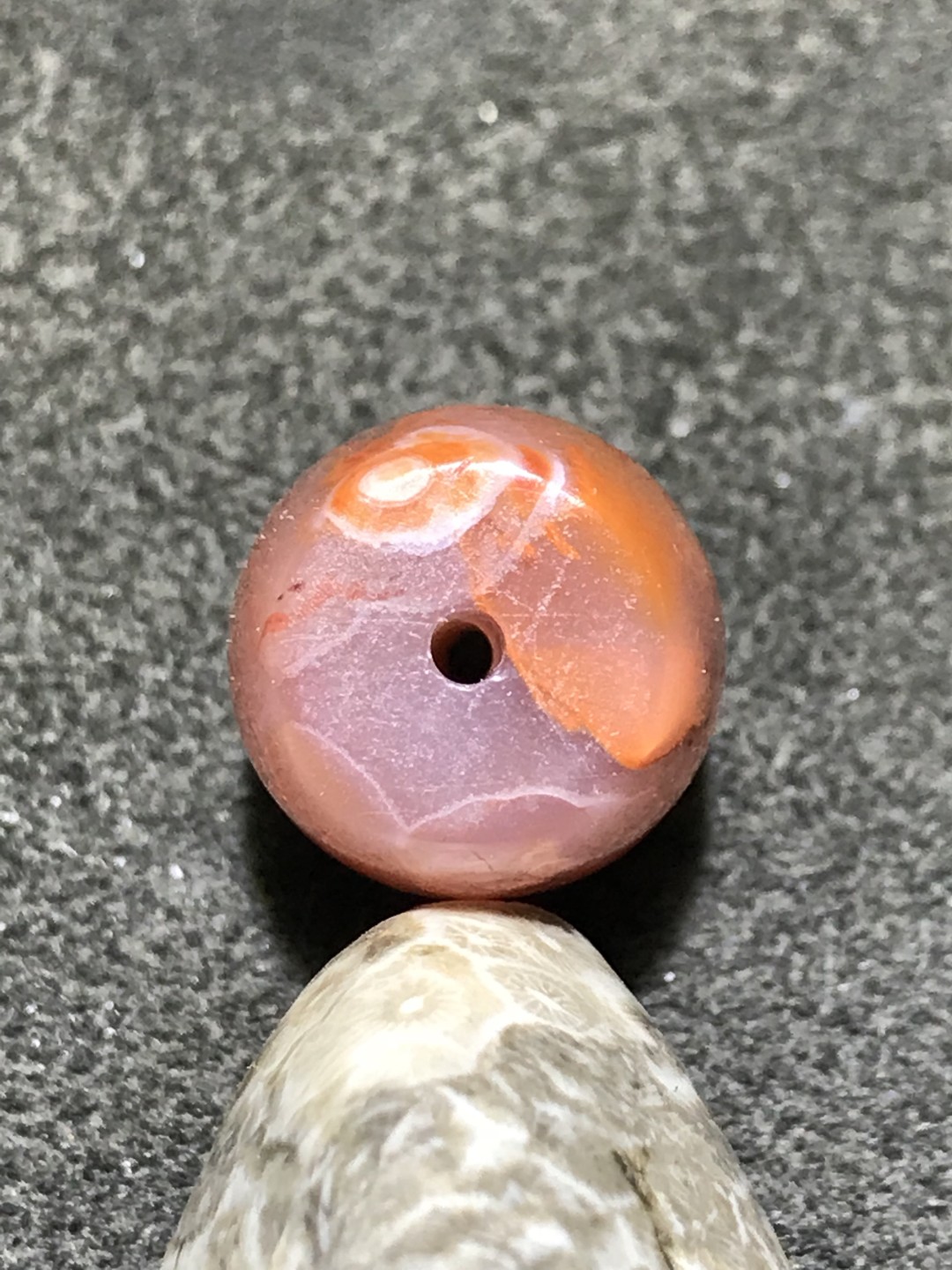 冻料柿子红南红玛瑙桶珠一颗！
