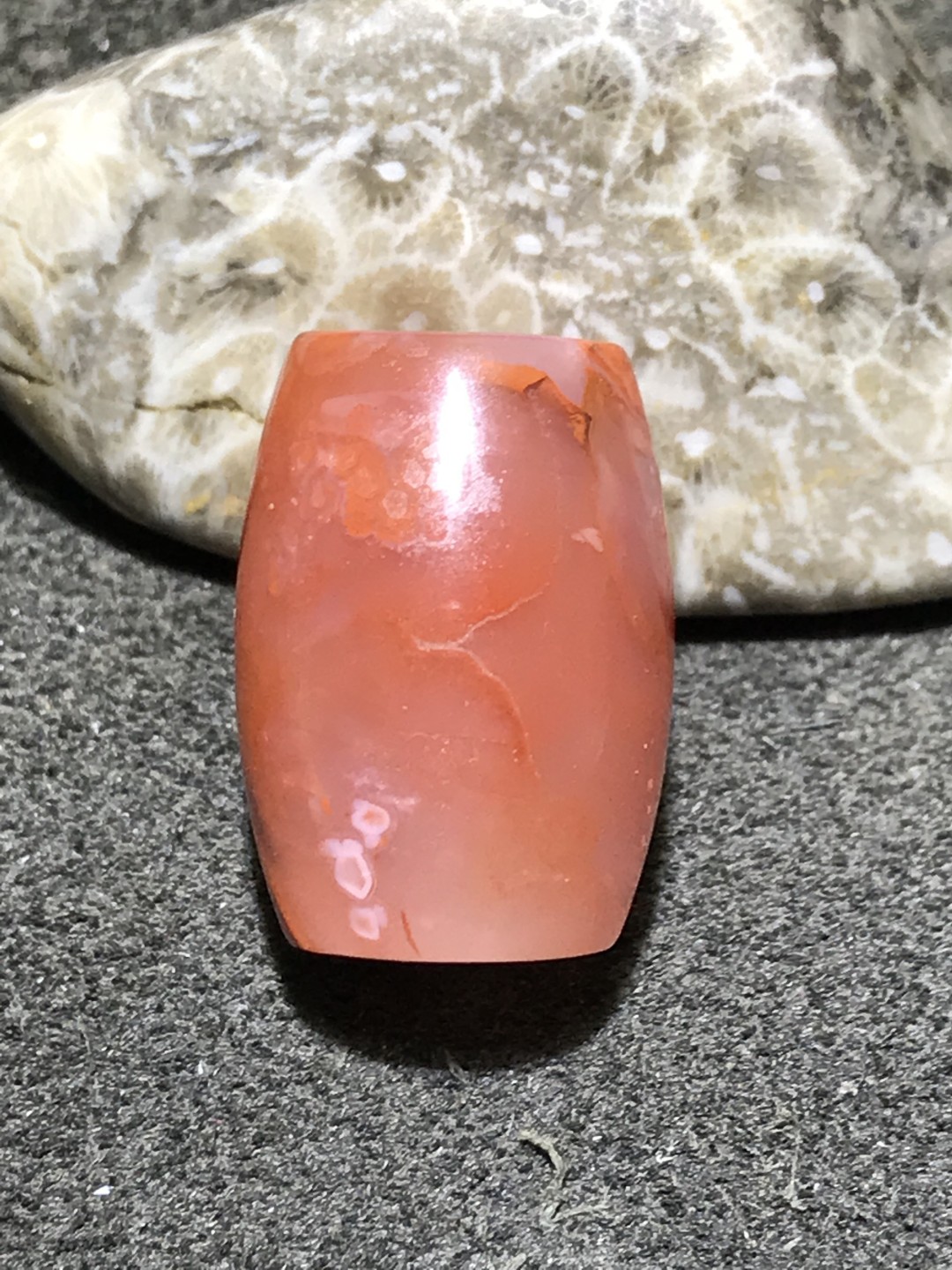 冻料柿子红南红玛瑙桶珠一颗！