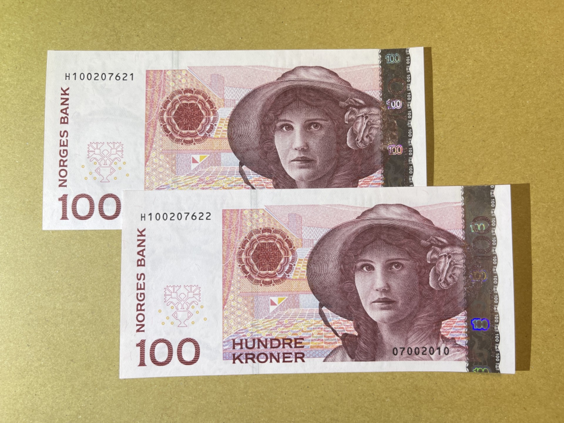 《张总收藏》62期——外币大咖 挪威100克朗 连号2张 UNC 2010年